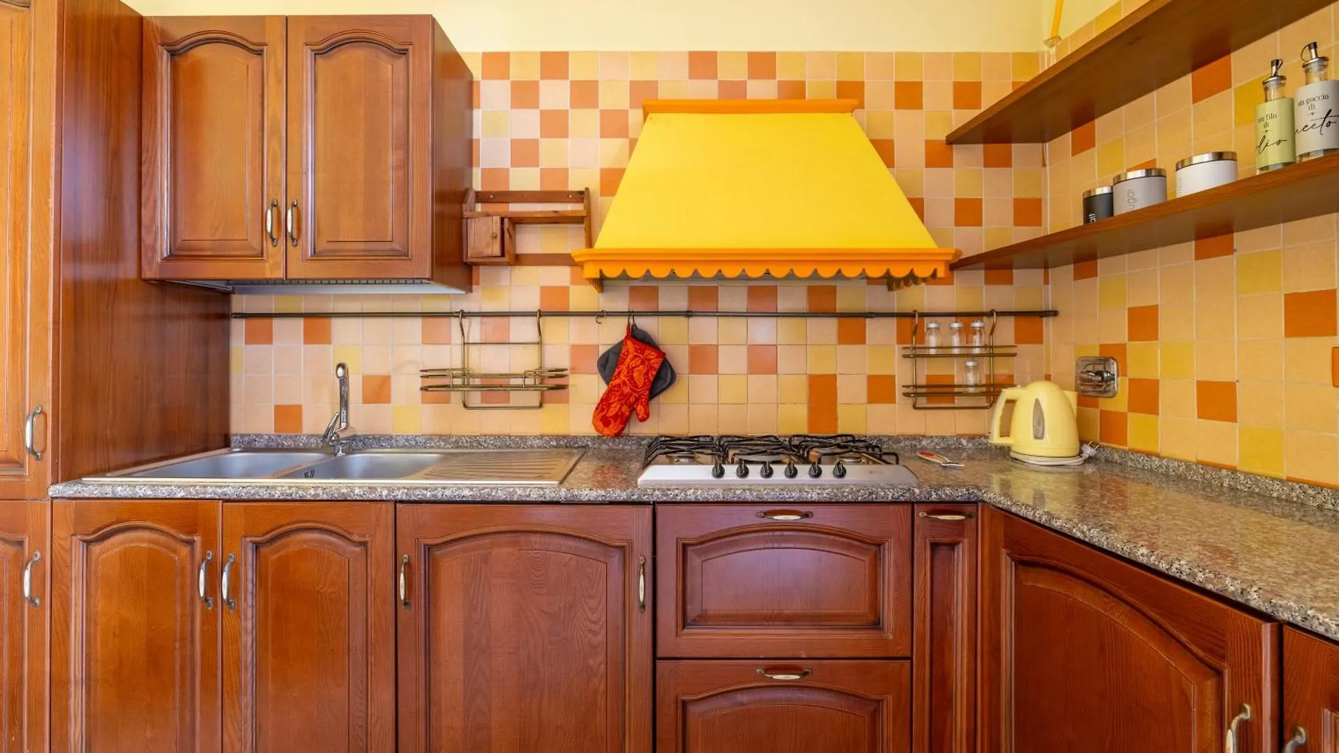 Colorful House On The Tiber Apartment Rome Italy