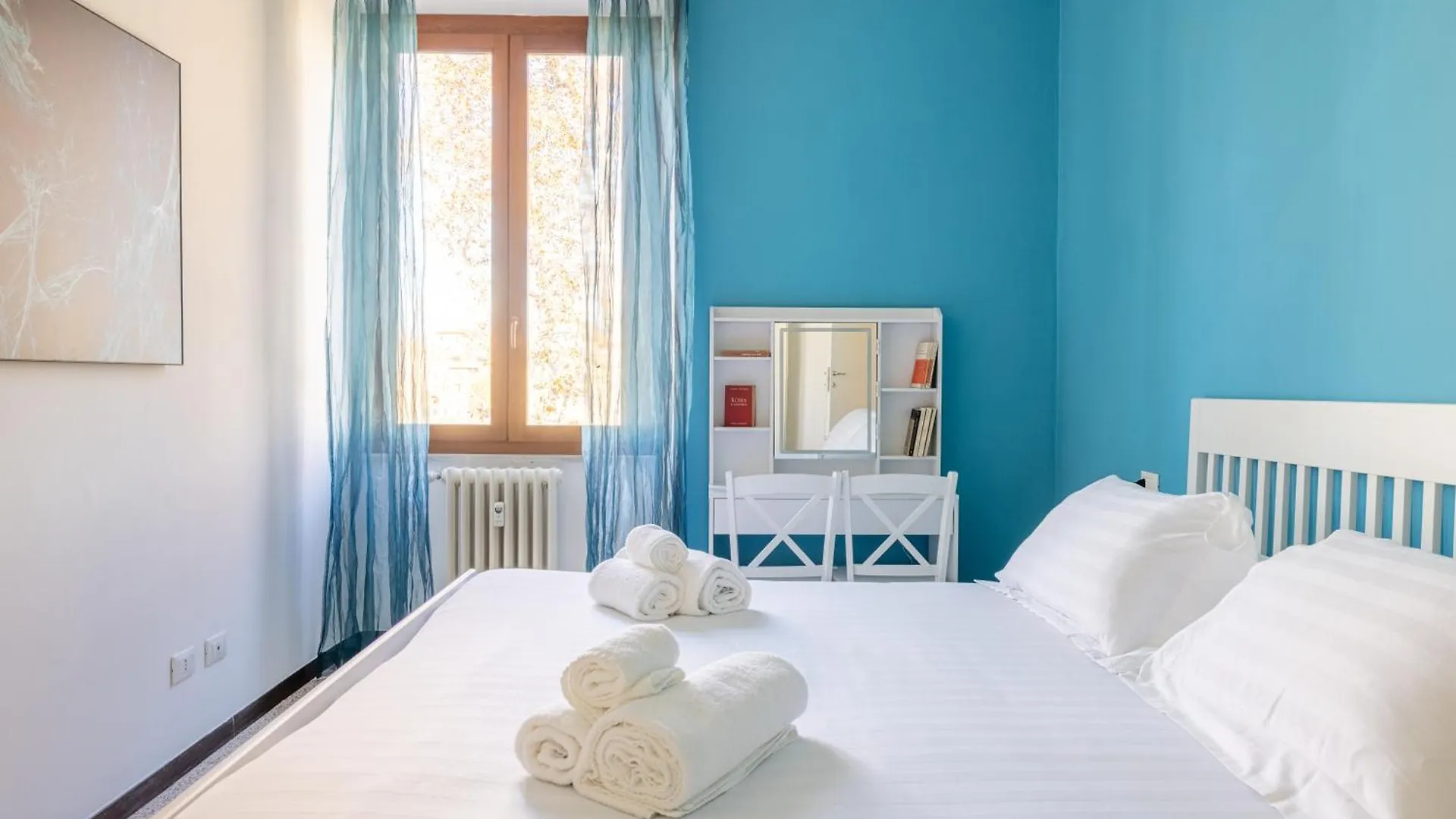Colorful House On The Tiber Apartment Rome