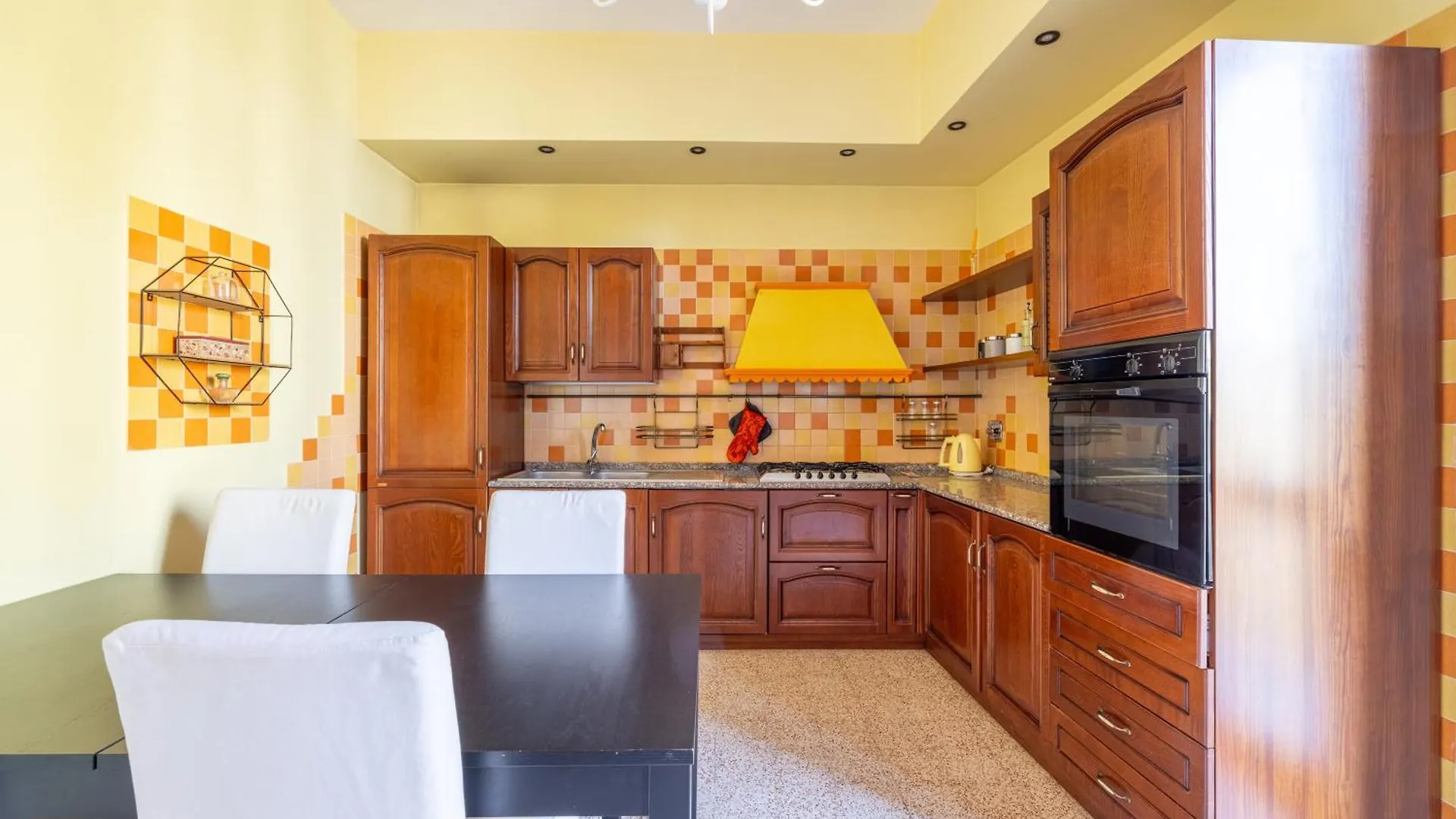 Colorful House On The Tiber Apartment Rome