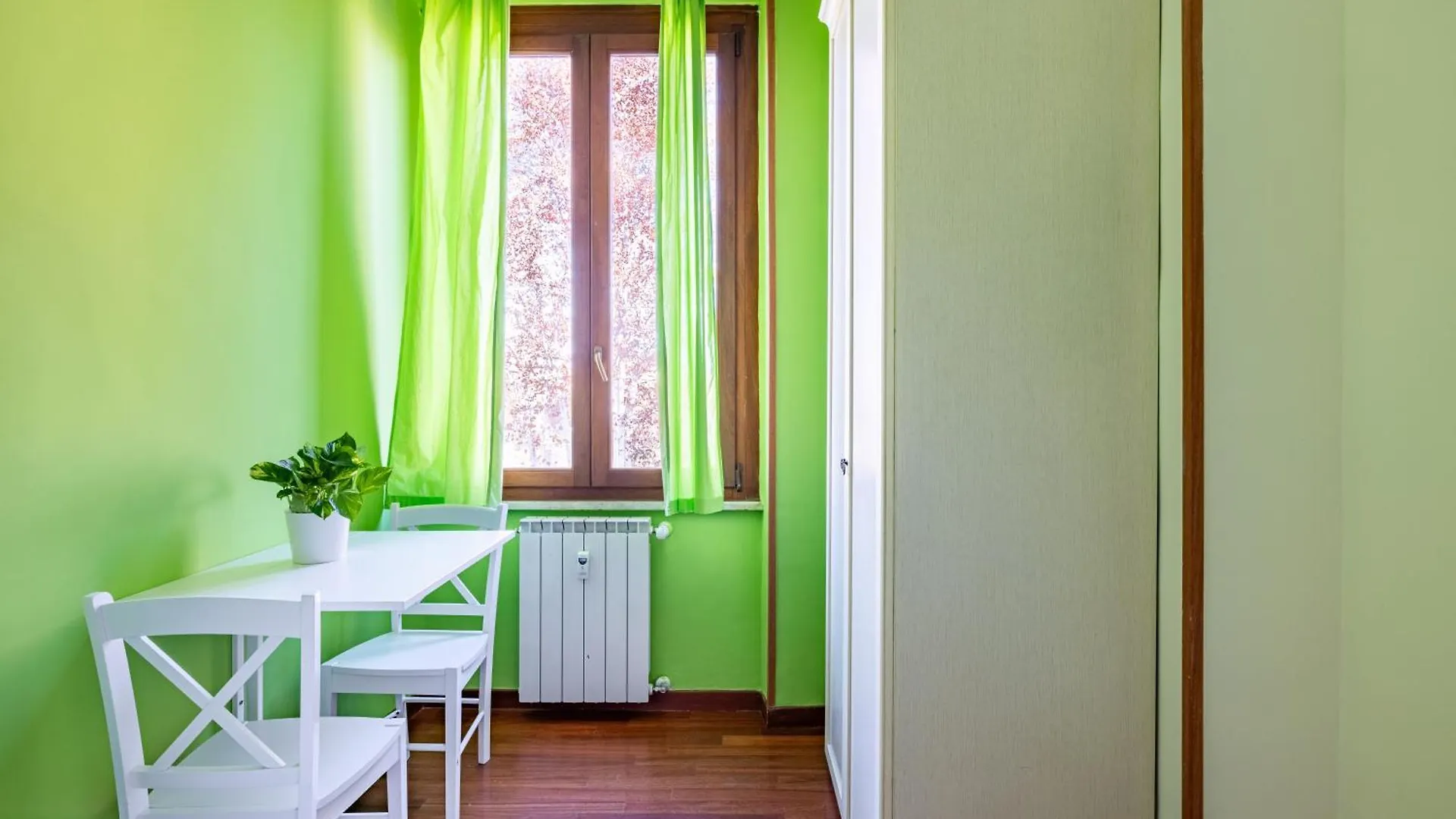 Colorful House On The Tiber Apartment Rome Italy