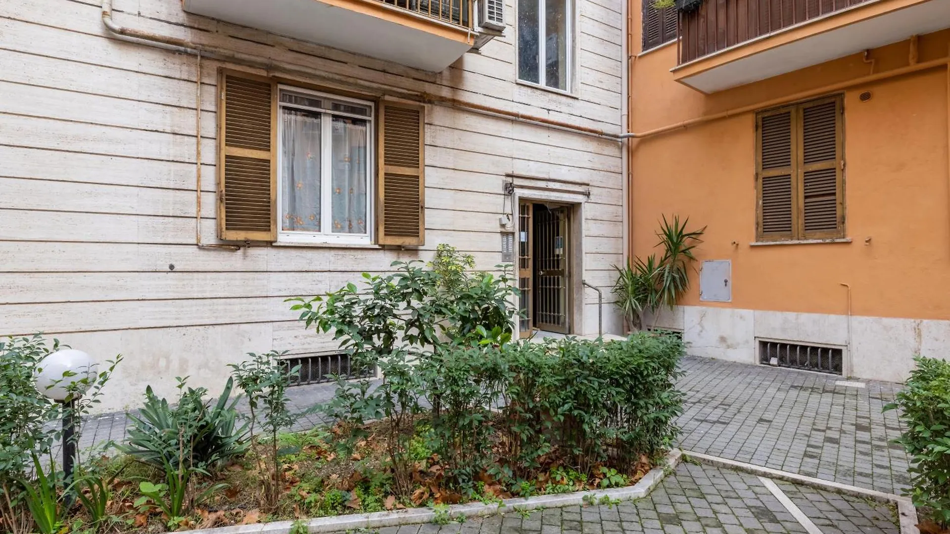 Colorful House On The Tiber Apartment Rome