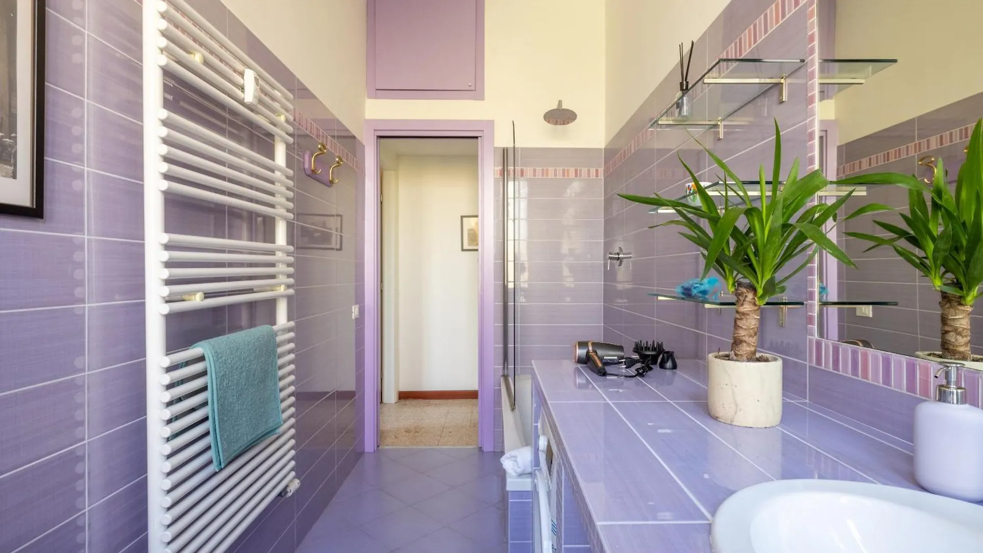 Colorful House On The Tiber Apartment Rome