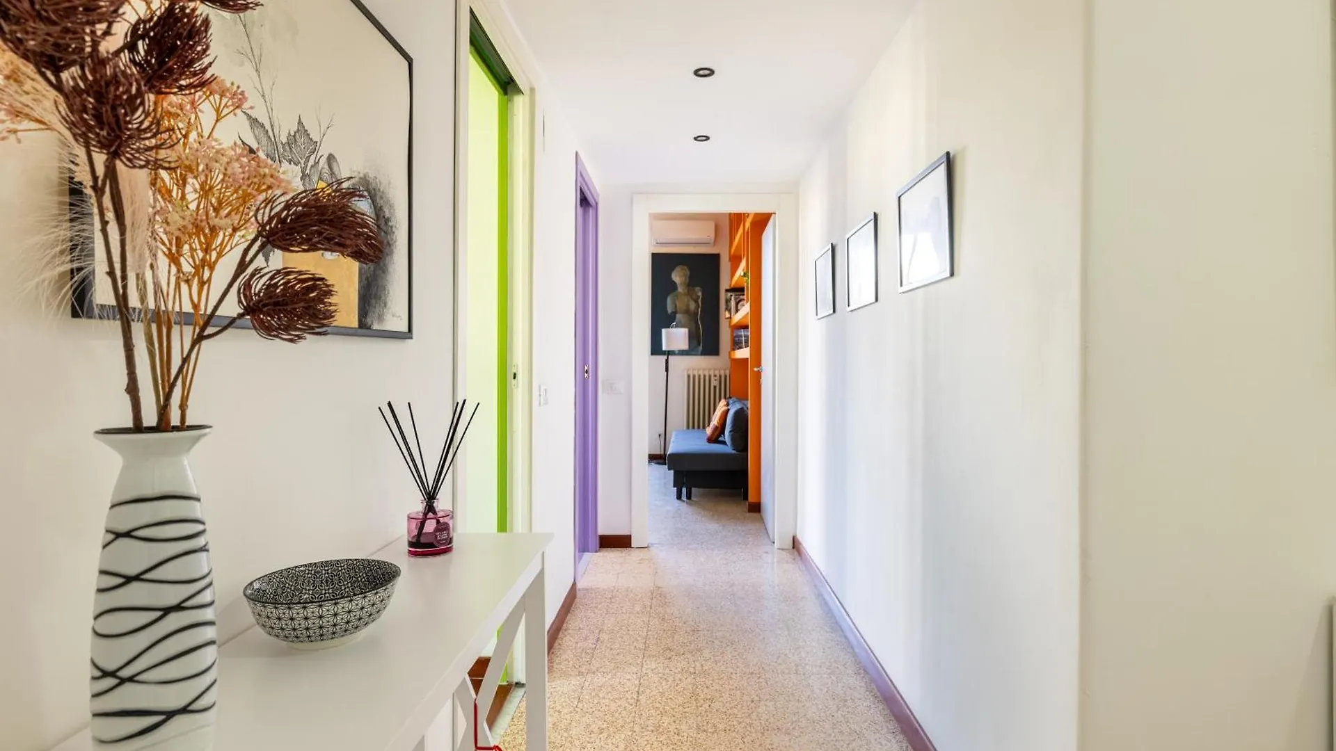 Colorful House On The Tiber Apartment Rome Italy