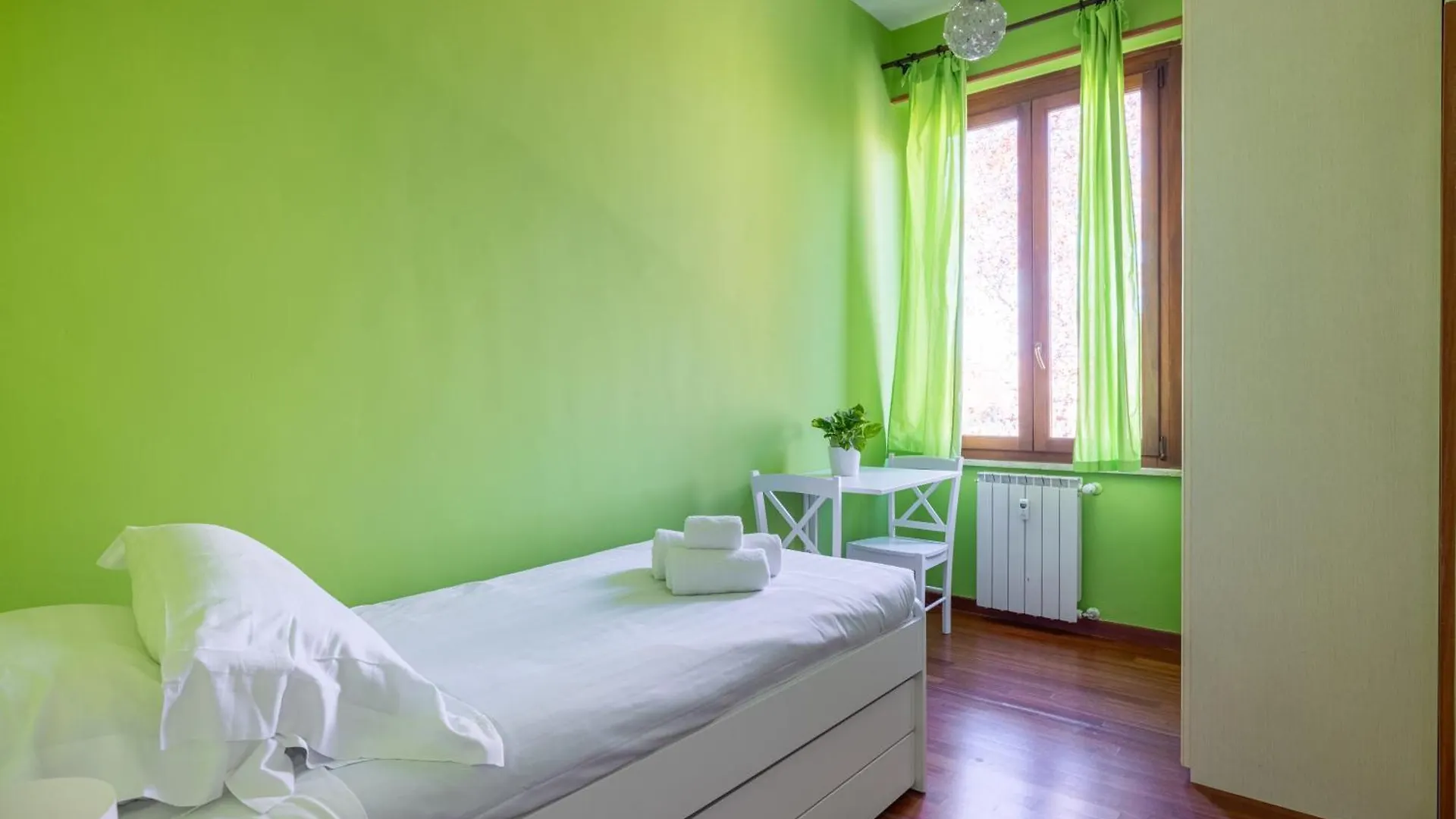 Colorful House On The Tiber Apartment Rome