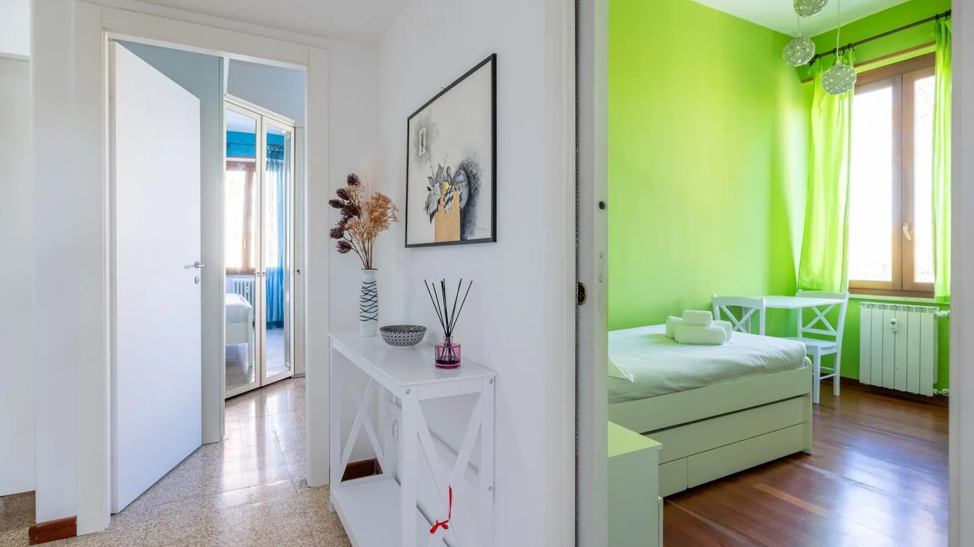 Colorful House On The Tiber Apartment Rome