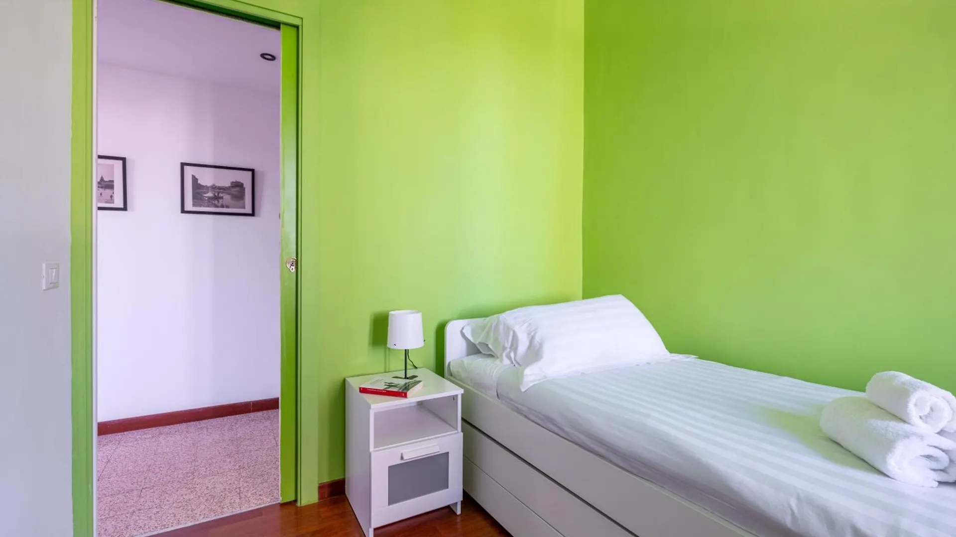 Colorful House On The Tiber Apartment Rome
