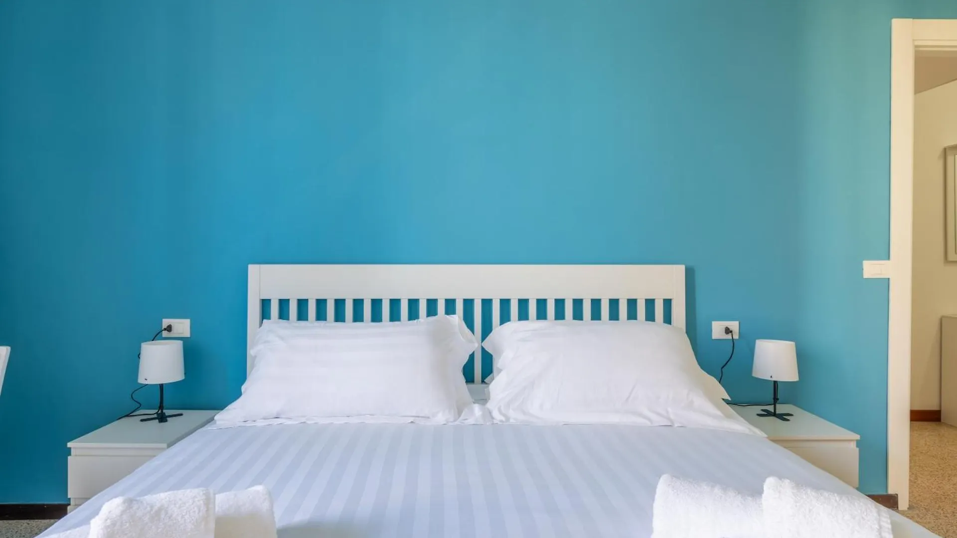 Colorful House On The Tiber Apartment Rome